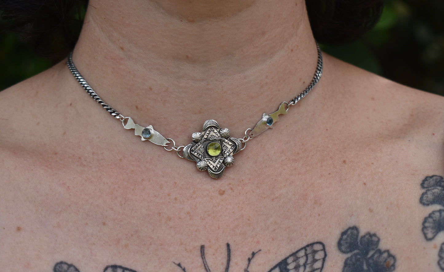 Swimming to the Middle Choker