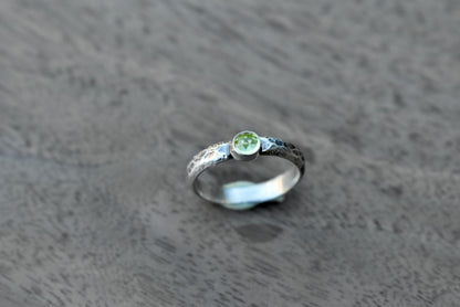 Peridot Gemmy Ring Size 6.5
